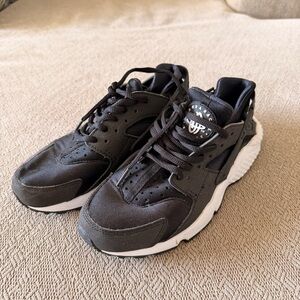 Nike Black and White Women's Sneakers